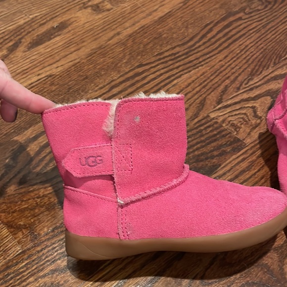 Child’s size 10 UGG Boots Pink - Picture 2 of 6